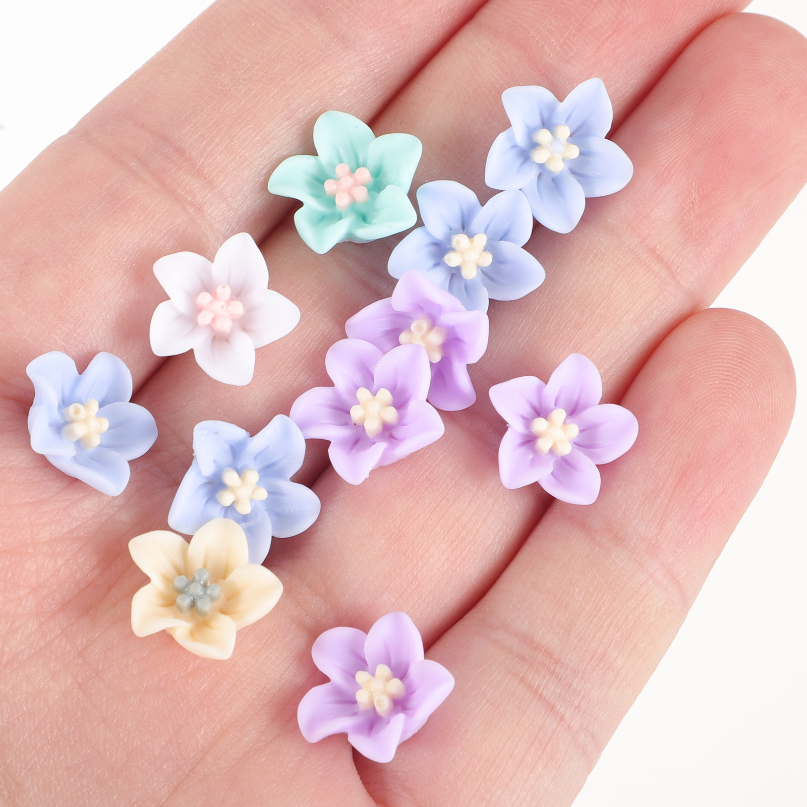 Embellish Craft - 200 szt. Unikalnych żywicznych ozdób kwiatowych