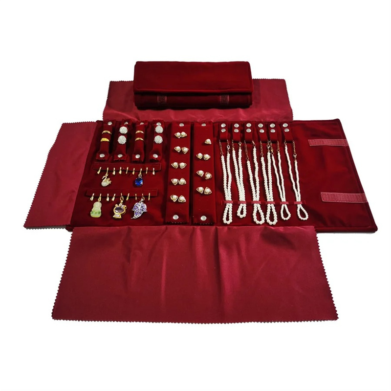 Aksamitne etui na biżuterię w  – Velvet Ribbon Roll recenzja i cena